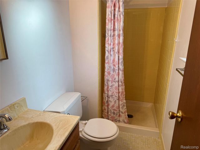 13770 WHITE CAP Drive, Sterling Heights, MI 48313