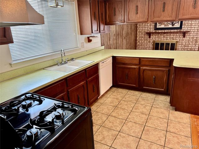 13770 WHITE CAP Drive, Sterling Heights, MI 48313