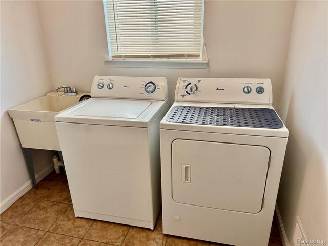 13770 WHITE CAP Drive, Sterling Heights, MI 48313