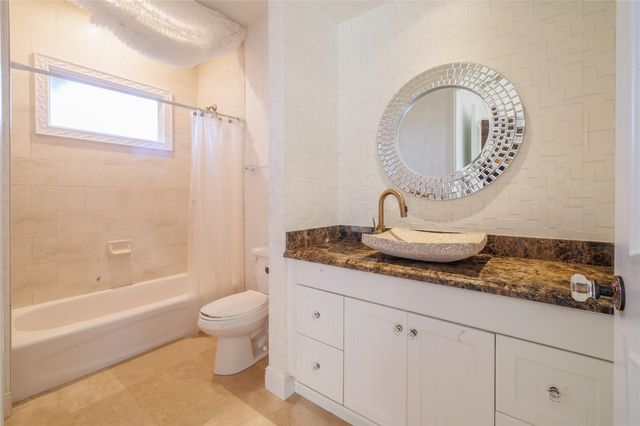 5660 Lago Del Sol Drive, Lake Worth, FL 33449