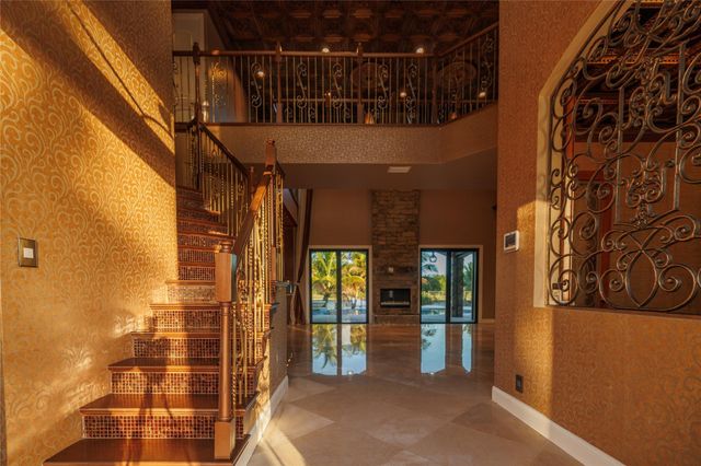 5660 Lago Del Sol Drive, Lake Worth, FL 33449