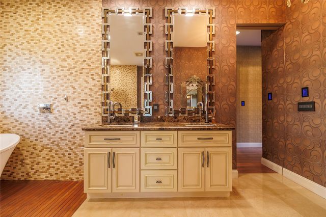 5660 Lago Del Sol Drive, Lake Worth, FL 33449