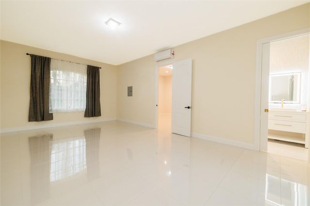 5660 Lago Del Sol Drive, Lake Worth, FL 33449