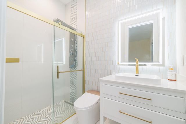 5660 Lago Del Sol Drive, Lake Worth, FL 33449