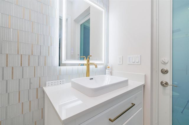 5660 Lago Del Sol Drive, Lake Worth, FL 33449