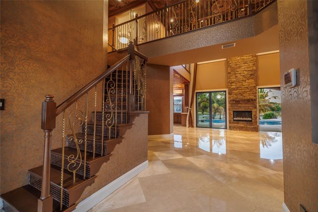 5660 Lago Del Sol Drive, Lake Worth, FL 33449