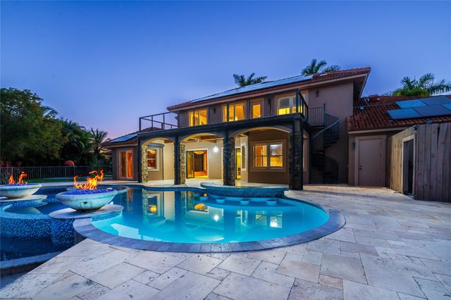 5660 Lago Del Sol Drive, Lake Worth, FL 33449