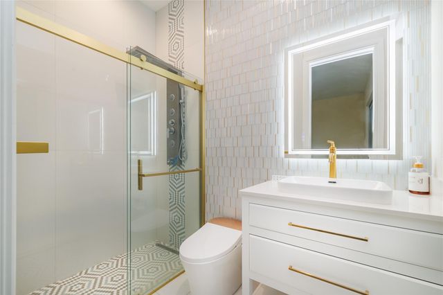 5660 Lago Del Sol Drive, Lake Worth, FL 33449