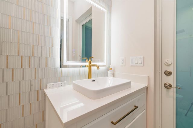 5660 Lago Del Sol Drive, Lake Worth, FL 33449