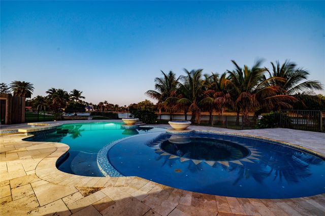 5660 Lago Del Sol Drive, Lake Worth, FL 33449