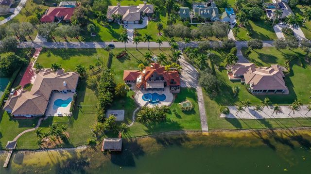 5660 Lago Del Sol Drive, Lake Worth, FL 33449