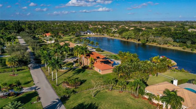 5660 Lago Del Sol Drive, Lake Worth, FL 33449