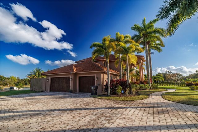 5660 Lago Del Sol Drive, Lake Worth, FL 33449