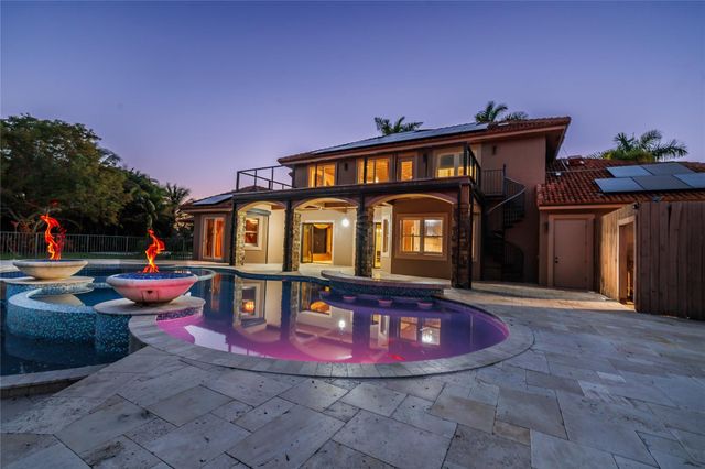 5660 Lago Del Sol Drive, Lake Worth, FL 33449