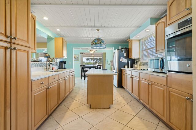174 SPRING LAKE BOULEVARD NW, Port Charlotte, FL 33952