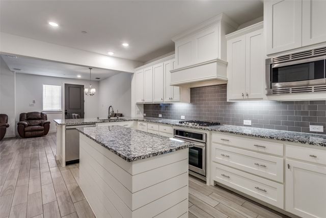 2728 Shelby Drive, Lewisville, TX 75067