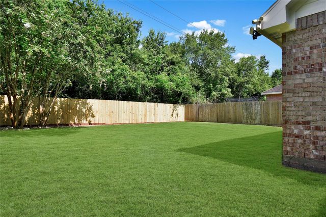 5601 Savannah Woods Lane, Rosharon, TX 77583