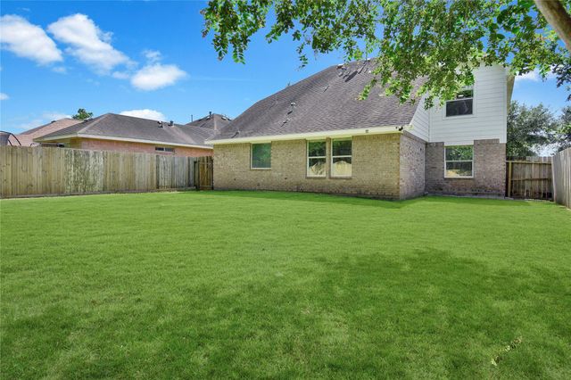 5601 Savannah Woods Lane, Rosharon, TX 77583