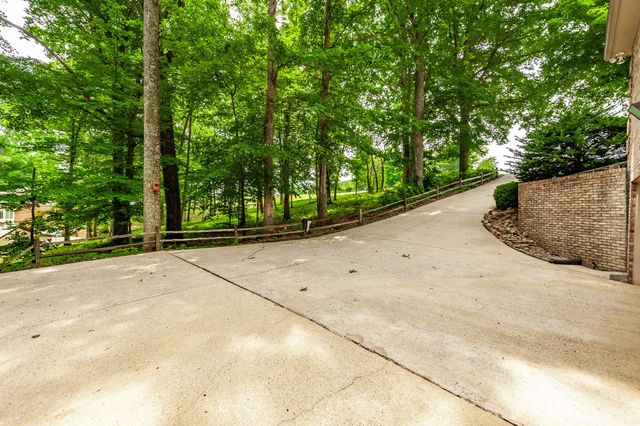 6513 N Mount Pleasant Rd, Greenbrier, TN 37073