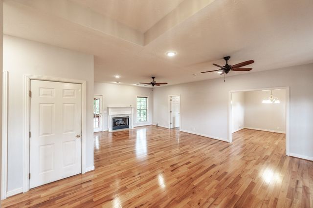 6513 N Mount Pleasant Rd, Greenbrier, TN 37073