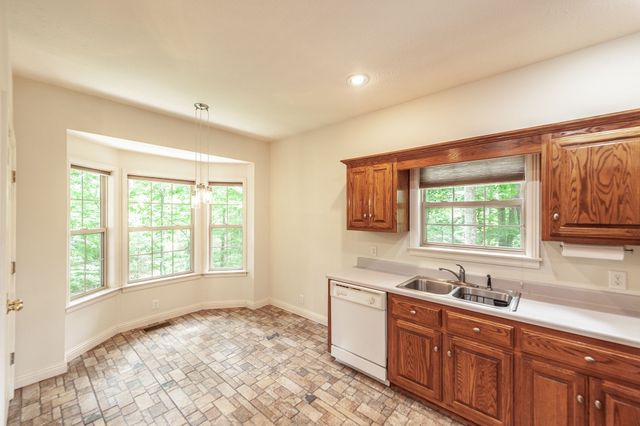 6513 N Mount Pleasant Rd, Greenbrier, TN 37073