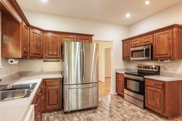 6513 N Mount Pleasant Rd, Greenbrier, TN 37073