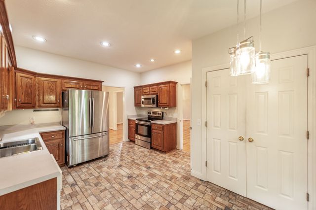 6513 N Mount Pleasant Rd, Greenbrier, TN 37073