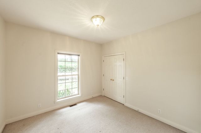 6513 N Mount Pleasant Rd, Greenbrier, TN 37073