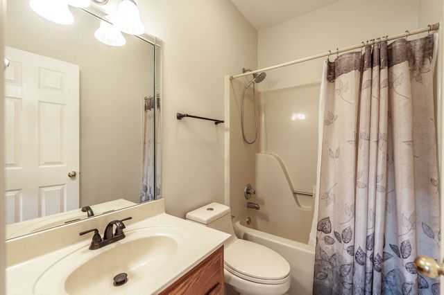 6513 N Mount Pleasant Rd, Greenbrier, TN 37073