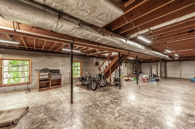 6513 N Mount Pleasant Rd, Greenbrier, TN 37073