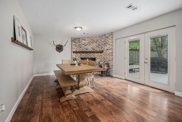 301 Mimosa Drive, Hitchcock, TX 77563