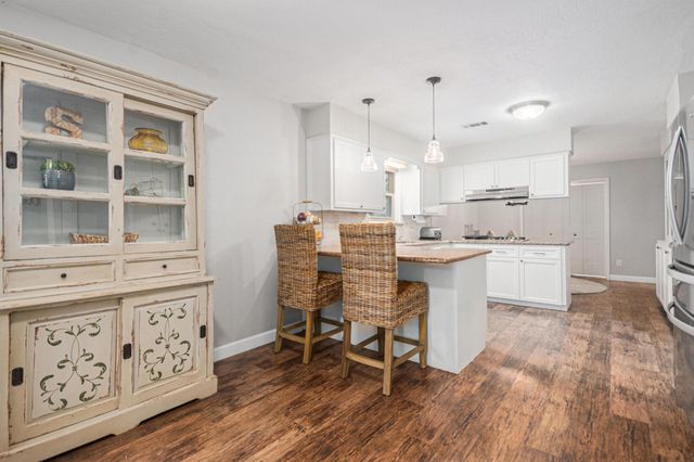 301 Mimosa Drive, Hitchcock, TX 77563