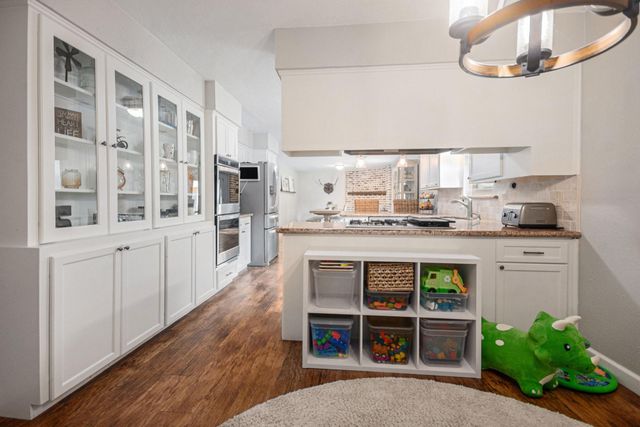 301 Mimosa Drive, Hitchcock, TX 77563