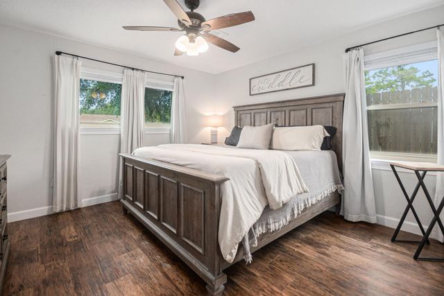 301 Mimosa Drive, Hitchcock, TX 77563