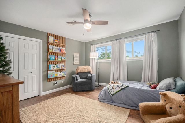 301 Mimosa Drive, Hitchcock, TX 77563