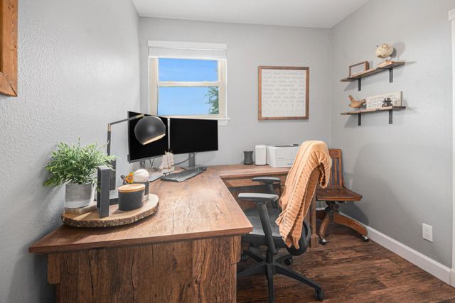 301 Mimosa Drive, Hitchcock, TX 77563