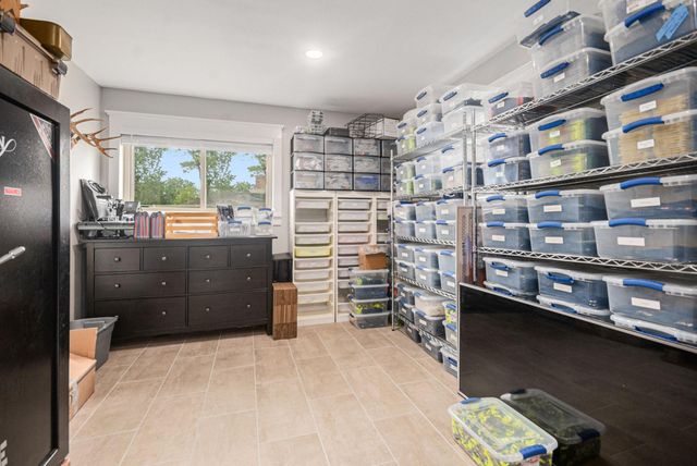 301 Mimosa Drive, Hitchcock, TX 77563