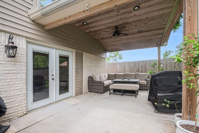 301 Mimosa Drive, Hitchcock, TX 77563