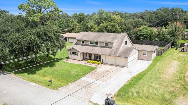 301 Mimosa Drive, Hitchcock, TX 77563