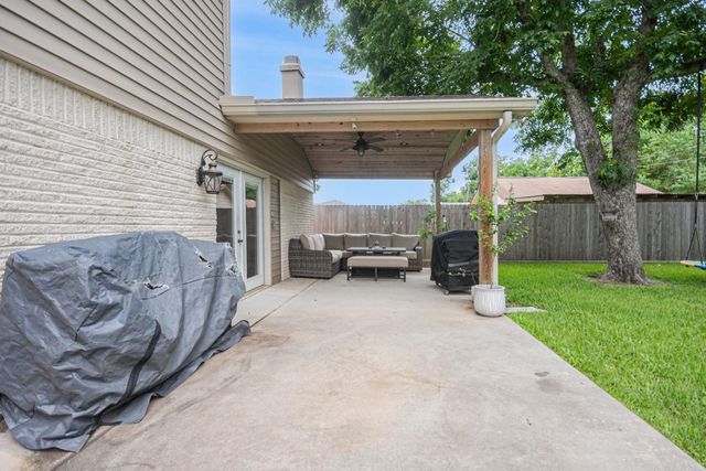 301 Mimosa Drive, Hitchcock, TX 77563