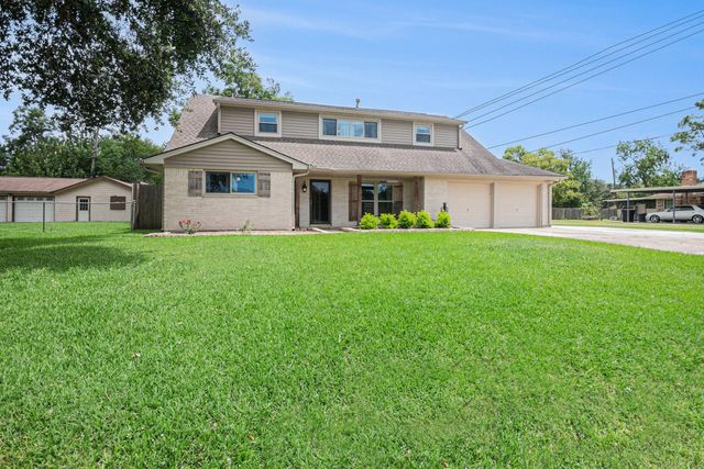301 Mimosa Drive, Hitchcock, TX 77563