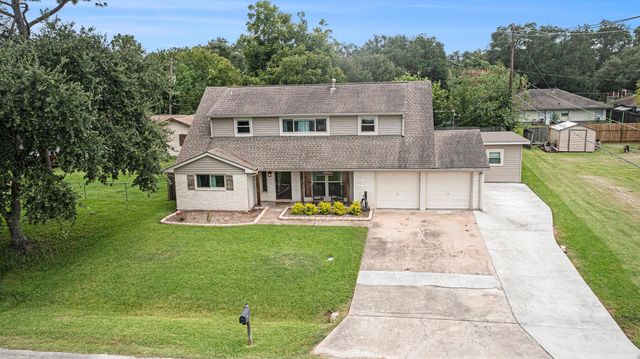 301 Mimosa Drive, Hitchcock, TX 77563