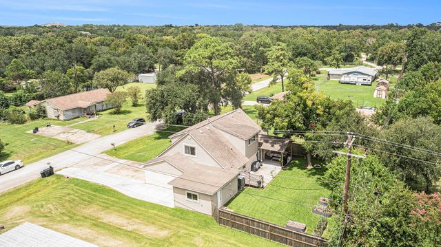 301 Mimosa Drive, Hitchcock, TX 77563