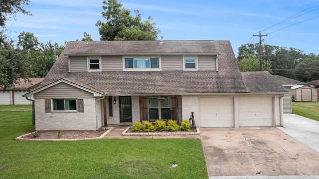 301 Mimosa Drive, Hitchcock, TX 77563