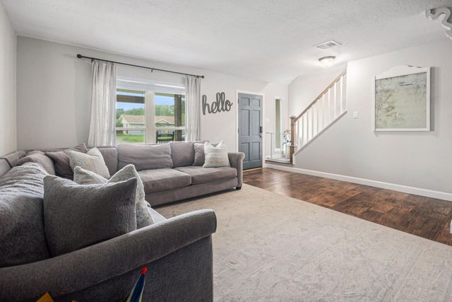 301 Mimosa Drive, Hitchcock, TX 77563