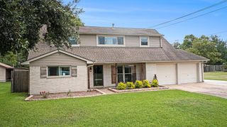 301 Mimosa Drive, Hitchcock, TX 77563