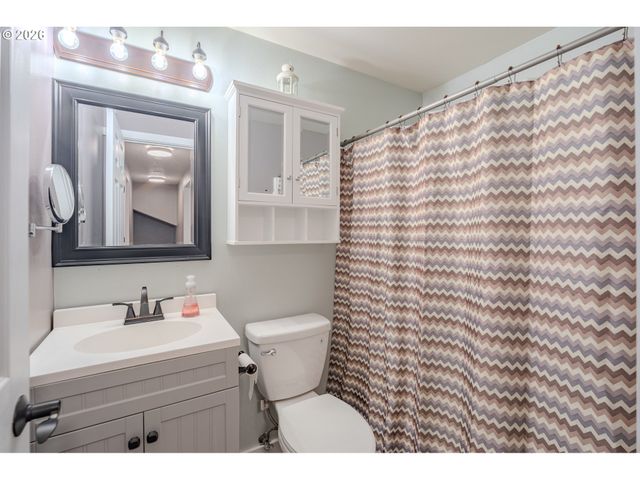 705 Ne 158TH Ave, Vancouver, WA 98684