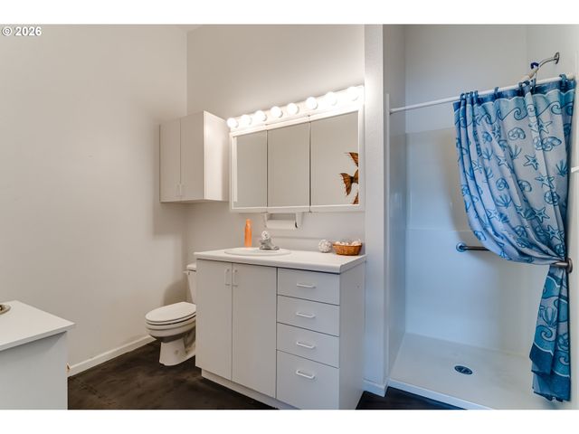 48251 E COMMERCIAL St, Oakridge, OR 97463