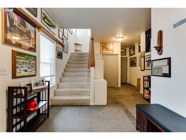 48251 E COMMERCIAL St, Oakridge, OR 97463