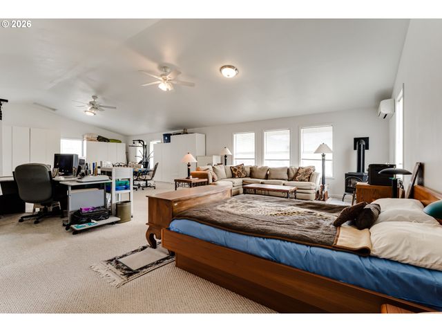 48251 E COMMERCIAL St, Oakridge, OR 97463